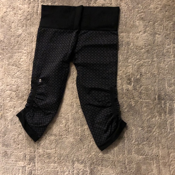 Lulu in the flow crop pants - Picture 2 of 3